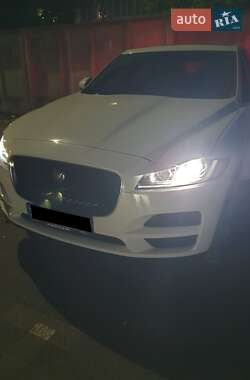 Внедорожник / Кроссовер Jaguar F-Pace 2017 в 