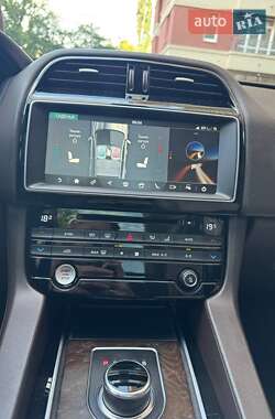 Внедорожник / Кроссовер Jaguar F-Pace 2016 в 
