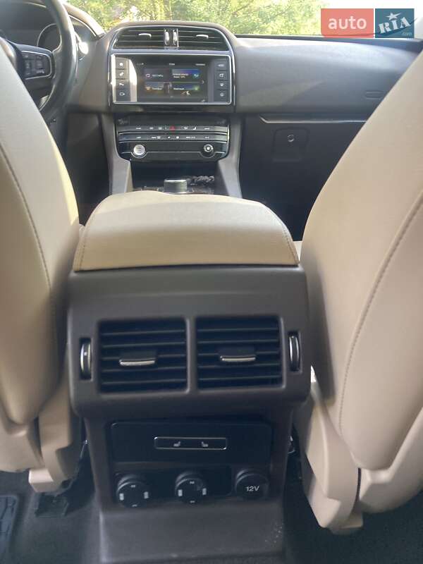 Позашляховик / Кросовер Jaguar F-Pace 2016 в Хмельницькому фото 4 Позашляховик / Кросовер Jaguar F-Pace 2016 в Хмельницькому