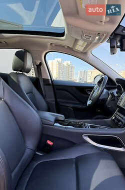 Внедорожник / Кроссовер Jaguar F-Pace 2016 в 