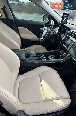 Внедорожник / Кроссовер Jaguar F-Pace 2017 в 