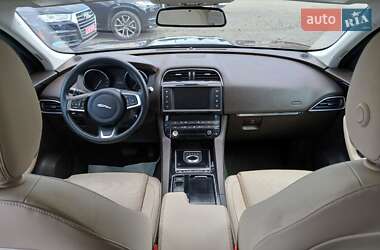 Внедорожник / Кроссовер Jaguar F-Pace 2018 в 
