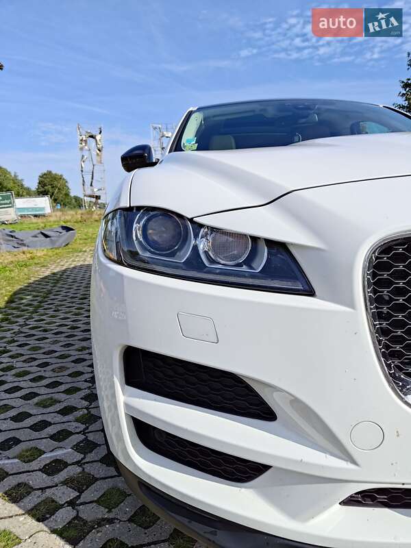 Позашляховик / Кросовер Jaguar F-Pace 2016 в Герці