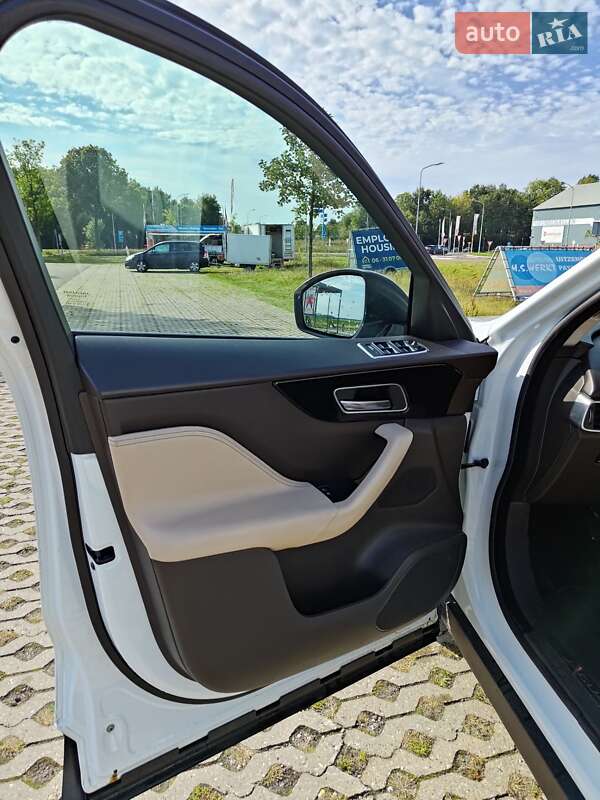 Позашляховик / Кросовер Jaguar F-Pace 2016 в Герці