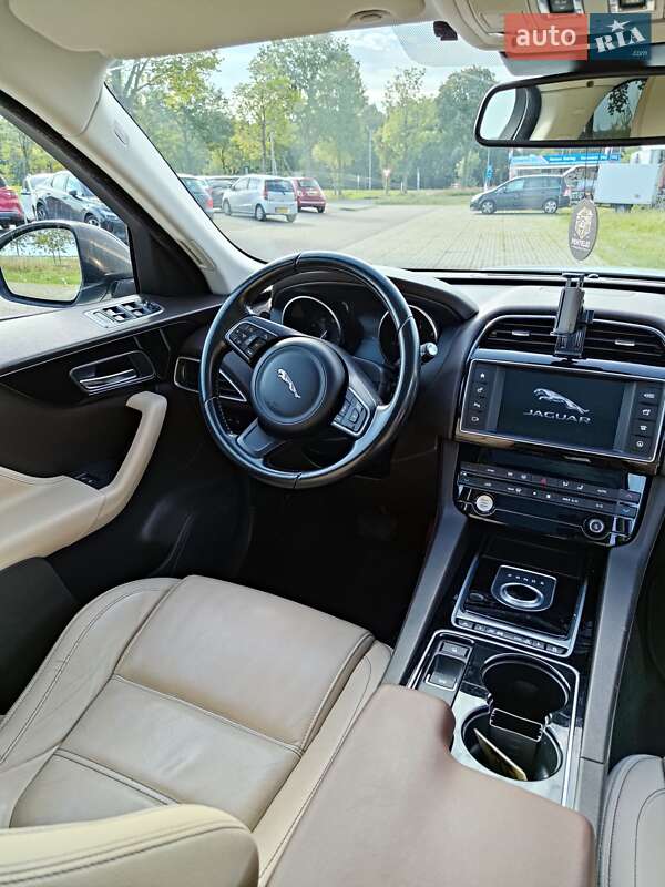 Позашляховик / Кросовер Jaguar F-Pace 2016 в Герці