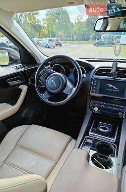 Внедорожник / Кроссовер Jaguar F-Pace 2016 в 