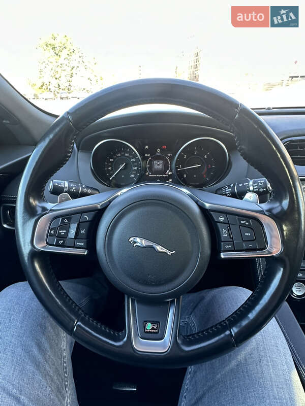 Позашляховик / Кросовер Jaguar F-Pace 2017 в Харкові