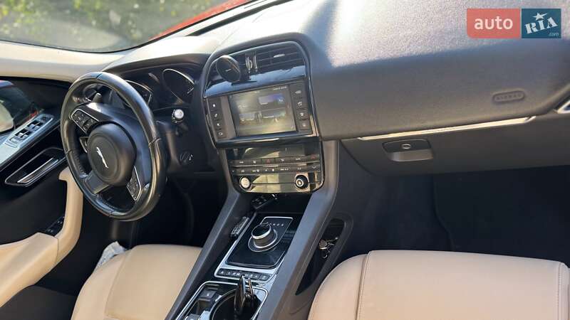 Позашляховик / Кросовер Jaguar F-Pace 2016 в Усатове