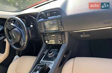 Внедорожник / Кроссовер Jaguar F-Pace 2016 в 