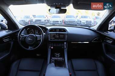 Внедорожник / Кроссовер Jaguar F-Pace 2018 в 