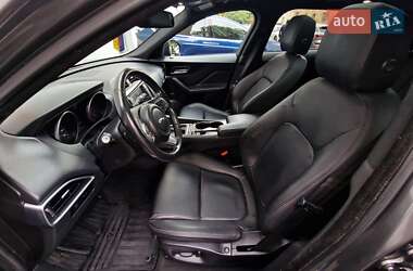 Позашляховик / Кросовер Jaguar F-Pace 2016 в 