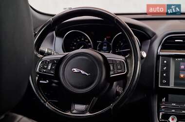 Позашляховик / Кросовер Jaguar F-Pace 2016 в 