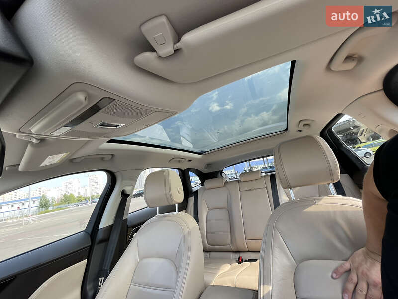 Позашляховик / Кросовер Jaguar F-Pace 2016 в Києві