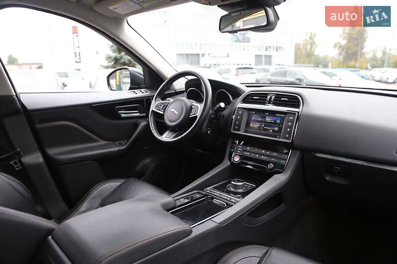 Позашляховик / Кросовер Jaguar F-Pace 2017 в Києві