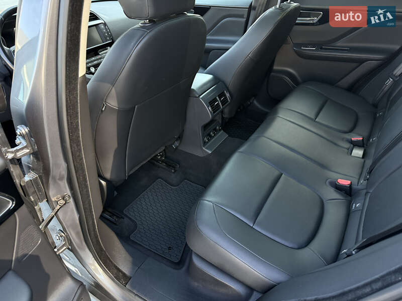 Внедорожник / Кроссовер Jaguar F-Pace 2017 в Киеве