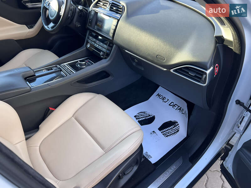 Позашляховик / Кросовер Jaguar F-Pace 2018 в Нововолинську