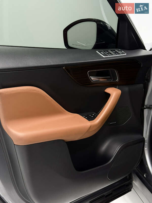 Внедорожник / Кроссовер Jaguar F-Pace 2016 в Одессе фото 11 Внедорожник / Кроссовер Jaguar F-Pace 2016 в Одессе