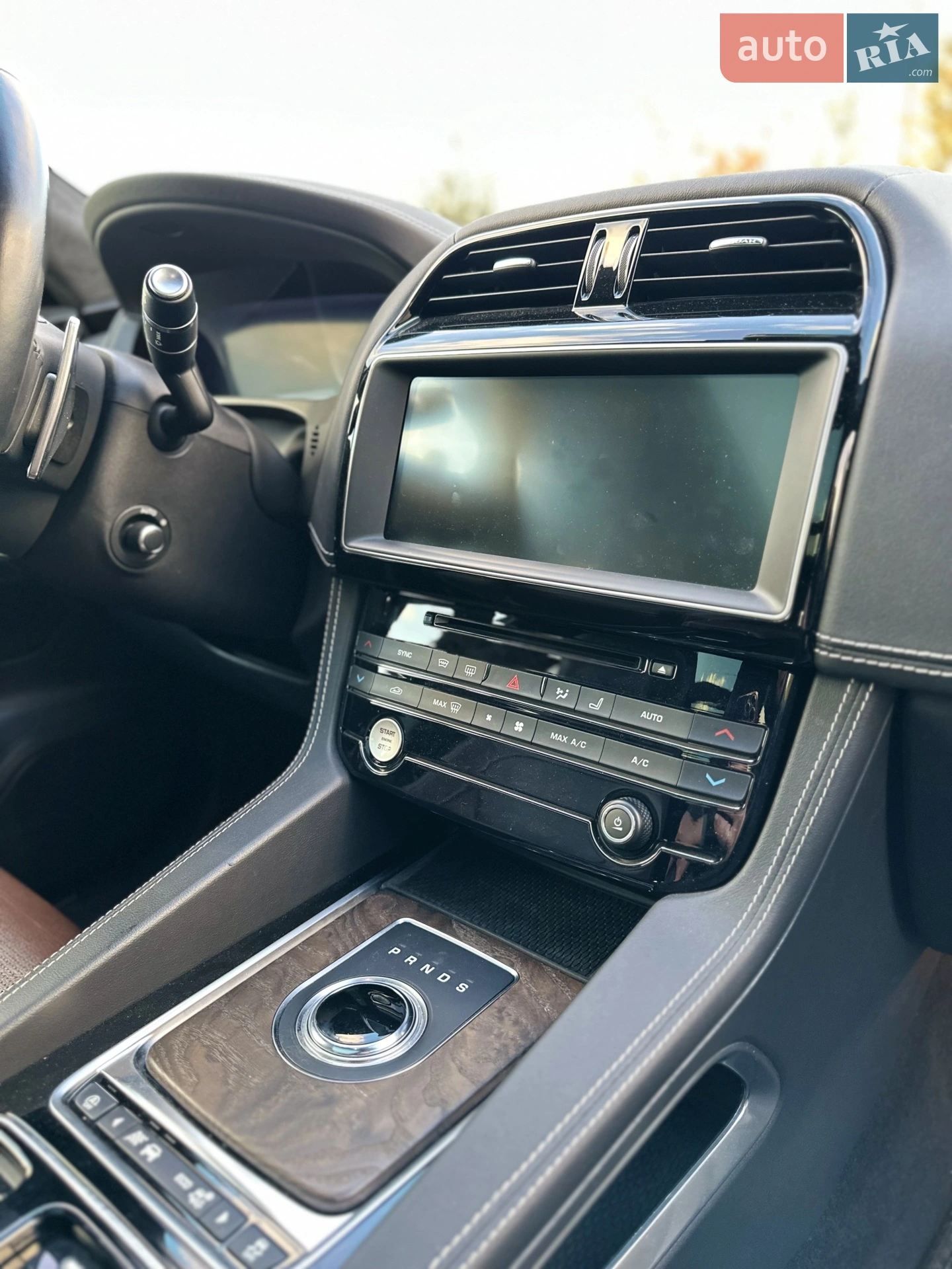 2018 Jaguar F-Pace - мініатюра 40