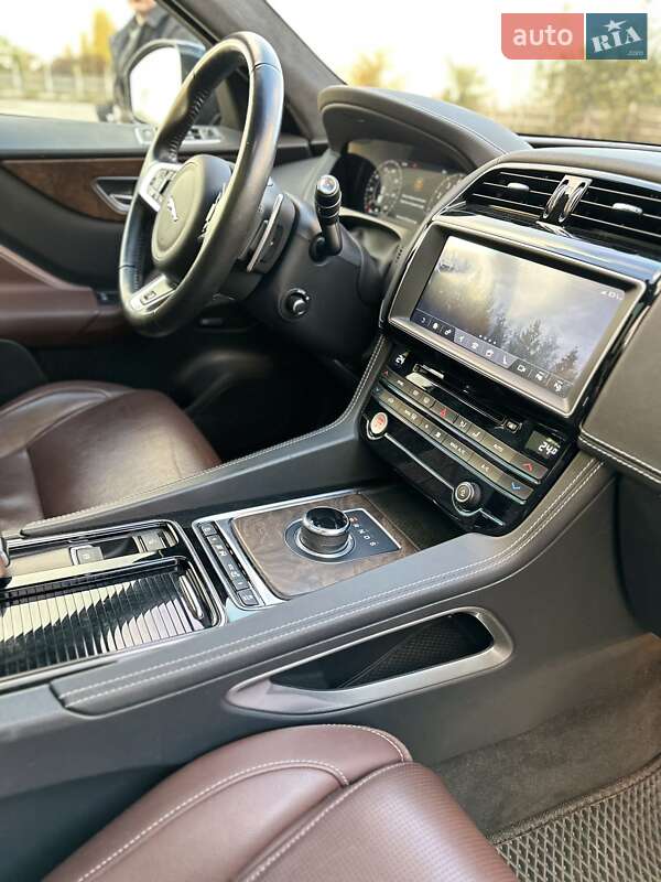 Позашляховик / Кросовер Jaguar F-Pace 2018 в Южноукраїнську фото 50 Позашляховик / Кросовер Jaguar F-Pace 2018 в Южноукраїнську
