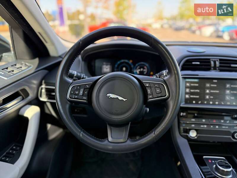 Позашляховик / Кросовер Jaguar F-Pace 2017 в Києві