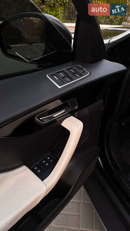 Внедорожник / Кроссовер Jaguar F-Pace 2017 в Киеве фото 18 Внедорожник / Кроссовер Jaguar F-Pace 2017 в Киеве