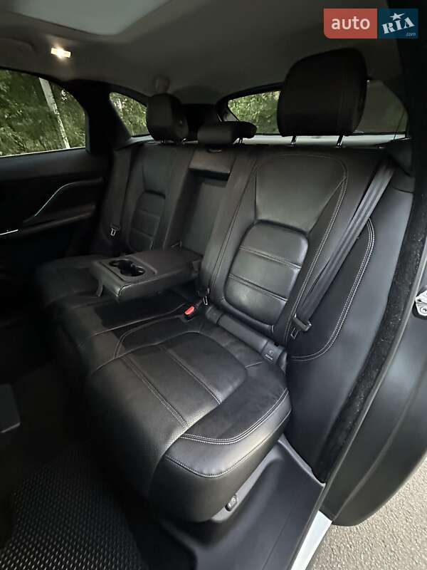 Позашляховик / Кросовер Jaguar F-Pace 2016 в Білогородці