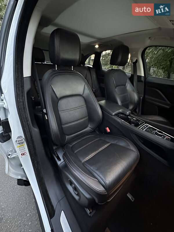 Позашляховик / Кросовер Jaguar F-Pace 2016 в Білогородці