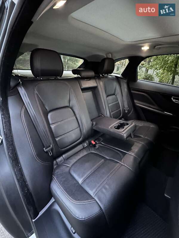 Позашляховик / Кросовер Jaguar F-Pace 2016 в Білогородці