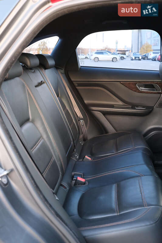 Внедорожник / Кроссовер Jaguar F-Pace 2016 в Киеве