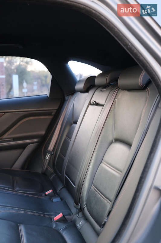 Внедорожник / Кроссовер Jaguar F-Pace 2016 в Киеве