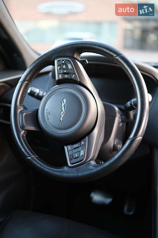 Внедорожник / Кроссовер Jaguar F-Pace 2016 в Киеве