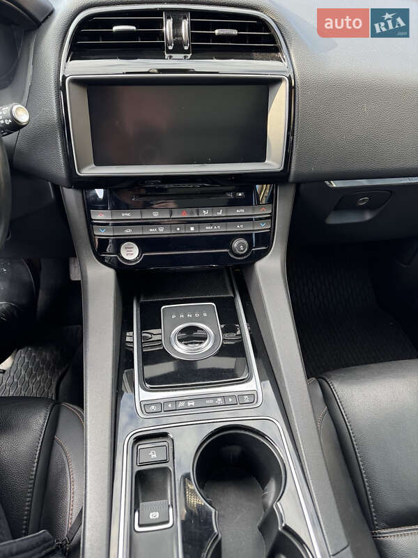 Внедорожник / Кроссовер Jaguar F-Pace 2016 в Черновцах фото 18 Внедорожник / Кроссовер Jaguar F-Pace 2016 в Черновцах