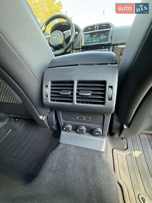 Внедорожник / Кроссовер Jaguar F-Pace 2016 в Луцке