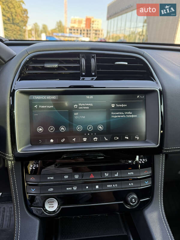 Внедорожник / Кроссовер Jaguar F-Pace 2016 в Луцке