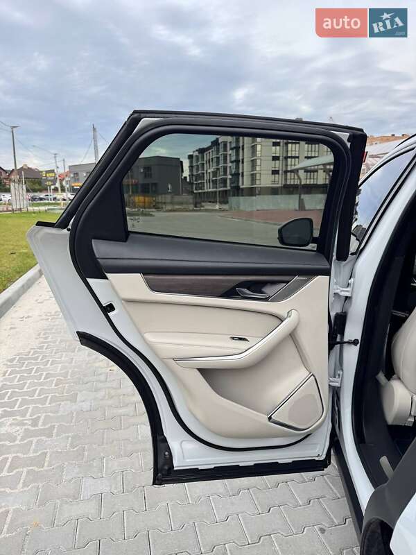 Внедорожник / Кроссовер Jaguar F-Pace 2021 в Ровно