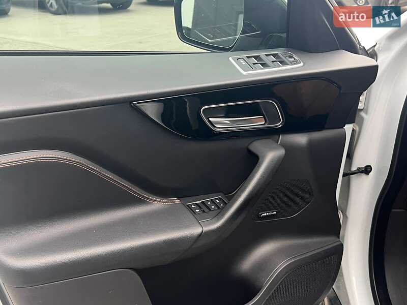 Внедорожник / Кроссовер Jaguar F-Pace 2018 в Львове фото 18 Внедорожник / Кроссовер Jaguar F-Pace 2018 в Львове