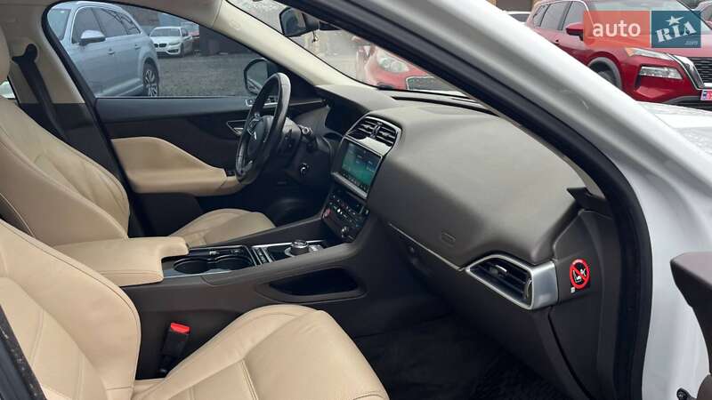 Внедорожник / Кроссовер Jaguar F-Pace 2016 в Луцке