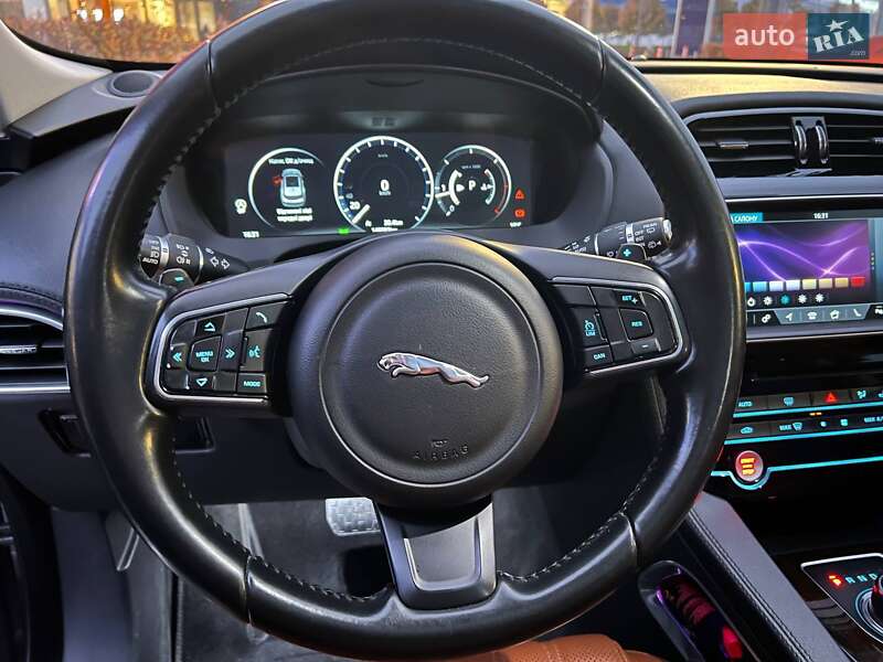 Позашляховик / Кросовер Jaguar F-Pace 2016 в Києві фото 19 Позашляховик / Кросовер Jaguar F-Pace 2016 в Києві