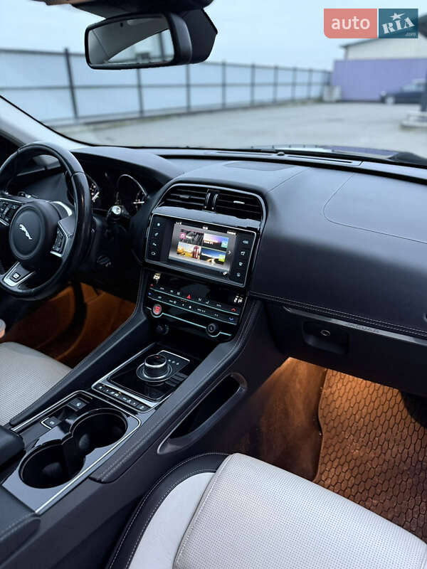 Позашляховик / Кросовер Jaguar F-Pace 2016 в Луцьку фото 40 Позашляховик / Кросовер Jaguar F-Pace 2016 в Луцьку