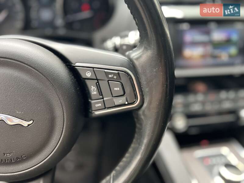 Внедорожник / Кроссовер Jaguar F-Pace 2016 в Киеве