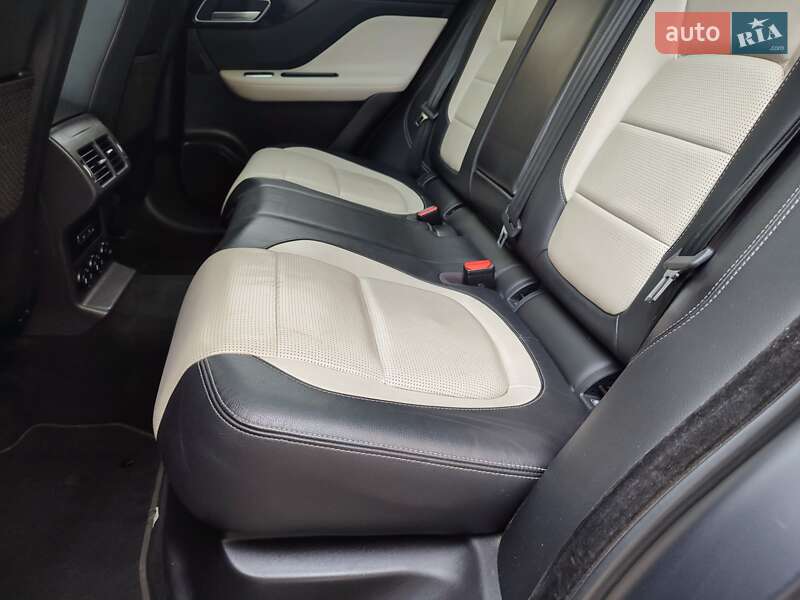 Внедорожник / Кроссовер Jaguar F-Pace 2017 в Ивано-Франковске