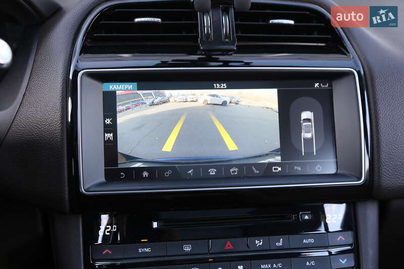 Внедорожник / Кроссовер Jaguar F-Pace 2016 в Киеве