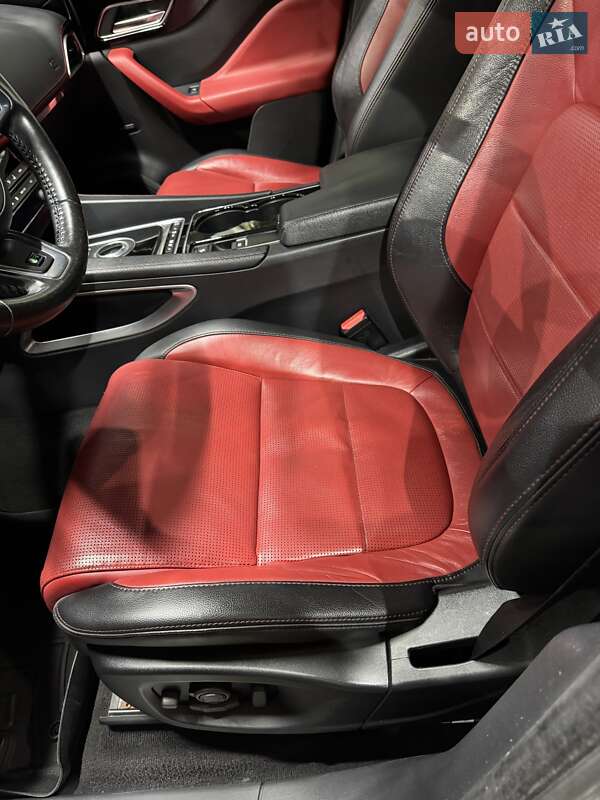 Позашляховик / Кросовер Jaguar F-Pace 2017 в Нововолинську