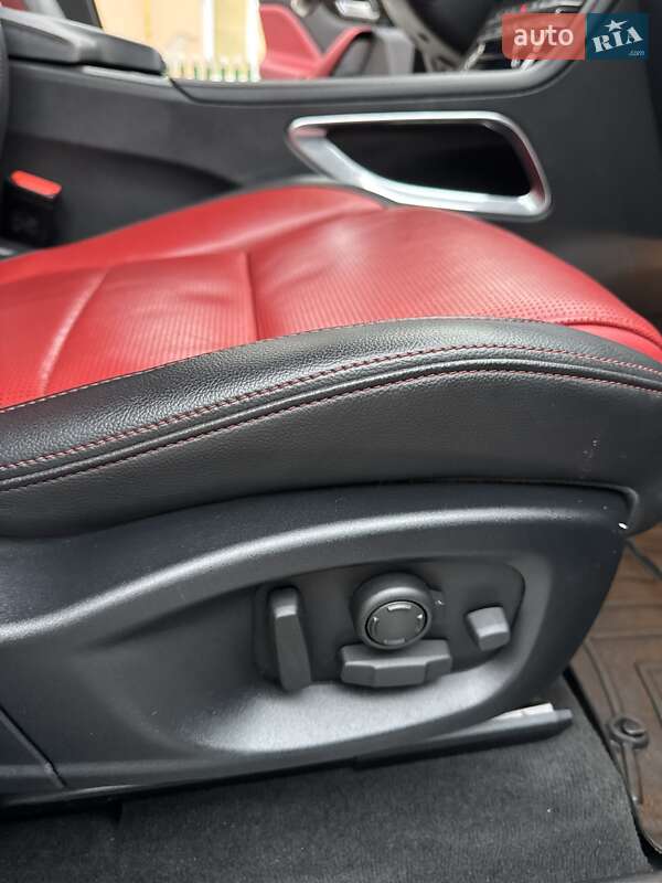 Позашляховик / Кросовер Jaguar F-Pace 2017 в Нововолинську