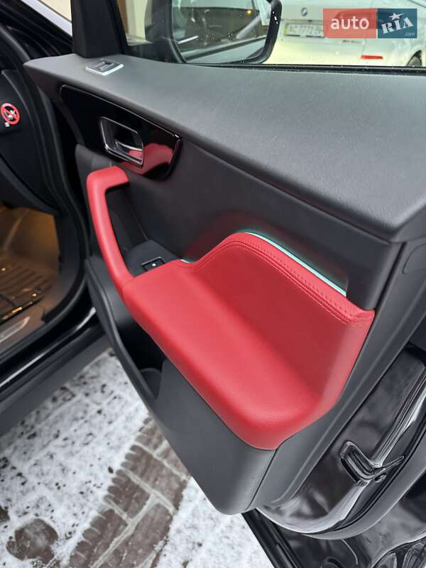 Позашляховик / Кросовер Jaguar F-Pace 2017 в Нововолинську