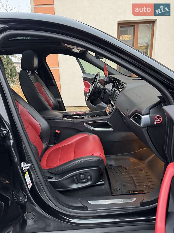 Позашляховик / Кросовер Jaguar F-Pace 2017 в Нововолинську