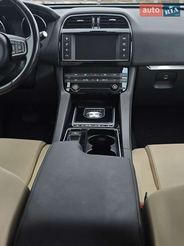 Позашляховик / Кросовер Jaguar F-Pace 2017 в Києві