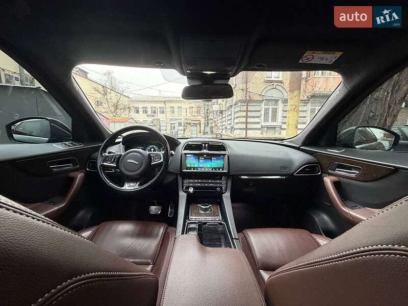 Позашляховик / Кросовер Jaguar F-Pace 2016 в Дніпрі