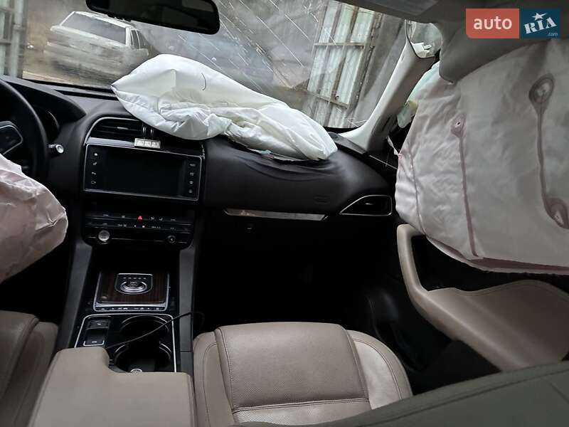 Внедорожник / Кроссовер Jaguar F-Pace 2016 в Львове фото 11 Внедорожник / Кроссовер Jaguar F-Pace 2016 в Львове