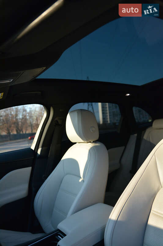 Внедорожник / Кроссовер Jaguar F-Pace 2016 в Чернигове